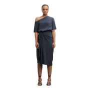Ahlvar Gallery Off-shoulder midi klänning med sarong-effekt kjol Gray,...