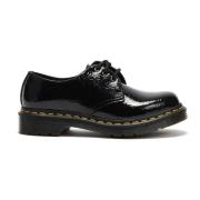 Dr. Martens Svarta Platta Skor i Distressed Patent Black, Dam