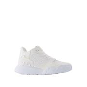 Alexander McQueen Sportiga Vita Silver Läder Tennisskor White, Dam