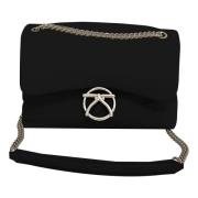 Kocca Minimalistisk Crossbody Väska med Metalliskt Logotyp Black, Dam