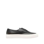 Common Projects Svart Läder Sneakers Logo Print Black, Herr