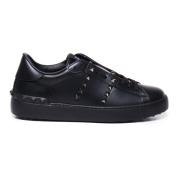 Valentino Garavani Svarta Sneakers med Studs från Italien Black, Dam