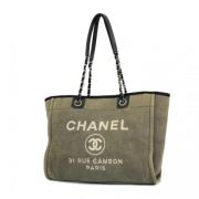 Chanel Vintage Pre-owned Canvas chanel-vskor Gray, Dam