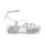 Vic Matié Mini-Yoko-Crossover-Sandal i mjukt silverlaminerat kalvskinn...