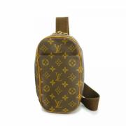 Louis Vuitton Vintage Pre-owned Tyg axelremsvskor Brown, Dam