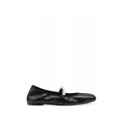 Stuart Weitzman Elegant Goldie Ballet Flat med dekorativa pärlor Black...