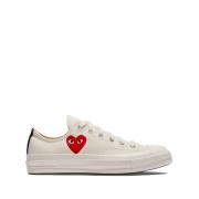 Comme des Garçons Play Canvas Heart Sneakers med Kontrasterande Häl Wh...