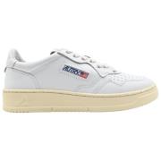 Autry Sneakers i vitt läder låg modell White, Dam