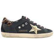 Golden Goose Svarta Superstar Sneakers med 3D Guld Stjärna och Leopard...