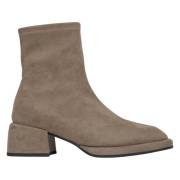 Estro Kvinnors Beige Blockklack Ankelboots tillverkade av Äkta Velour ...