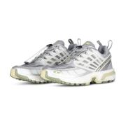 Maison Margiela Sportig Sneaker med Andningsbara Mesh-element Gray, He...