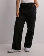 The North Face - Svart - W Rope Tie Wide Leg Pant