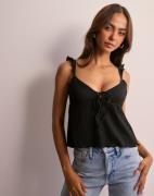 Nelly - Svart - My Cutest Frill Top