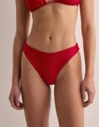 Nelly - Röd - Clean Cut Bikini Panty