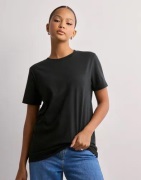 Selected Femme - Svart - Slfmyessential Ss O-Neck Tee Noos