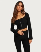 Nelly - Svart - Slim Slit Top