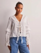 Vero Moda - Vit - Vmsehra Ls Front Tie Top Wvn Ga