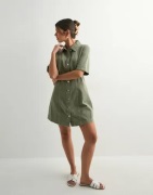 Only - Grön - Onlsilla 2/4 Short Button Dress Cc