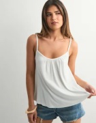 Nelly - Vit - Flowy Strap Top
