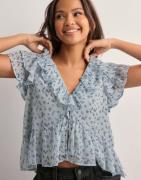 Nelly - Blommig - Dreamy Flounce Blouse