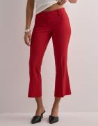 Nelly - Röd - Kick Flare Suit Pants