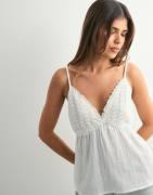 Pieces - Vit - Pclatina Strap Top Wvn Bc
