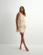 Pieces - Blommig - Pcclara Sl Short Layred Dress Kca B