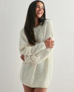 Nelly - Vit - Oversized Cable Knit Sweater