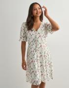 Pieces - Blommig - Pcfya Ss Dress Wvn Bc