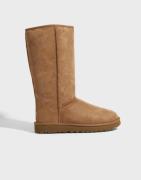 UGG - Brun - W Classic Tall II