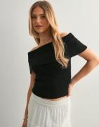 Nelly - Svart - Slouchy Neck Knit Top