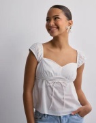 Nelly - Vit - Sweet Spring Top