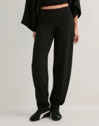 Nelly - Svart - Luxury Volume Pants