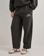 New Balance - Svart - Trackside Fleece Barrel Pant