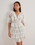 Malina - Vit - Sky v-neck frill mini lace dress