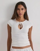 Nelly - Vit - Soft Keyhole Tie Tee
