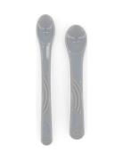 Twistshake Twistshake 2X Feeding Spoon Set 4+M Pastel Grey Grå