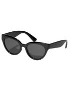 Pilgrim Raisa Recycled Sunglasses Black Svart