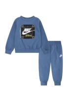 Nike Nike Sportswear Utility Futura Crew And Pants Set Blå