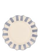 Anna + Nina Lilac Scalloped Breakfast Plate Lila