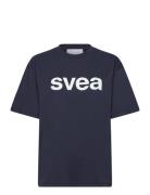 Svea Swaustin Boxy Logo Ss T-Shirt Marinblå