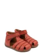 Pom Pom Starters™ Scallop Velcro Sandal Röd