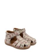 Pom Pom Starters™ Scallop Velcro Sandal Kräm
