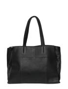 RE:DESIGNED EST 2003 Eliana Svart