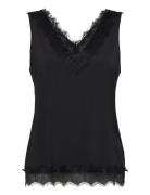 FREE/QUENT Top From Freequent In A Light Material. The Top Has A Simpl...